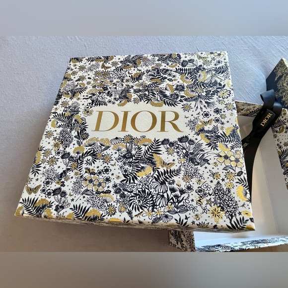 Dior holiday boxes with ribbons - Picture 10 of 12